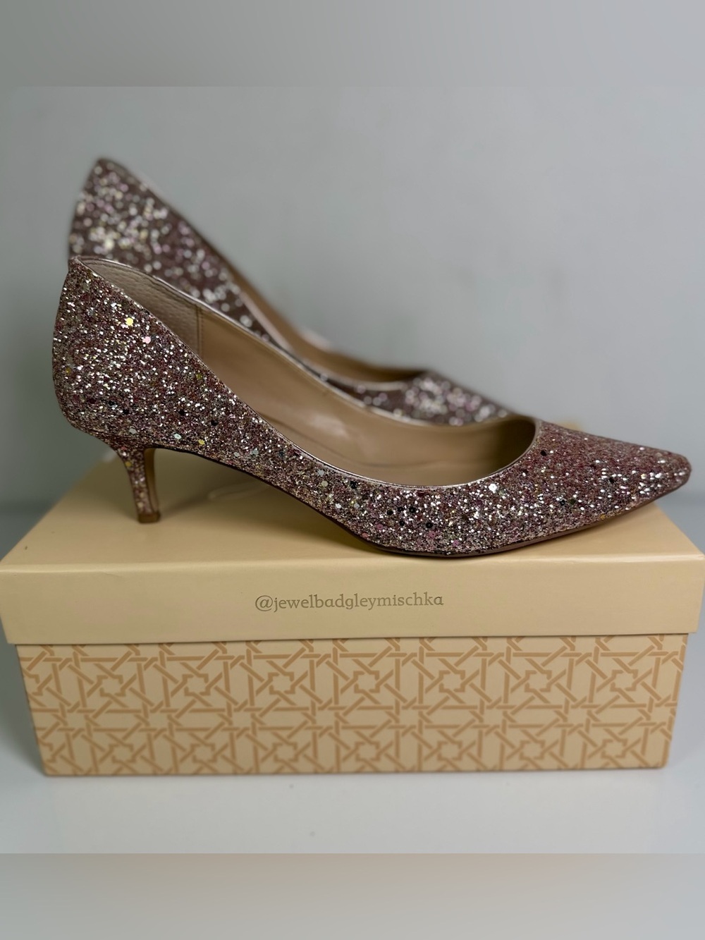 Jewel Badgley Mischka Royalty Womens 9.5 Rose Gold Glitter Kitten Heel Pumps